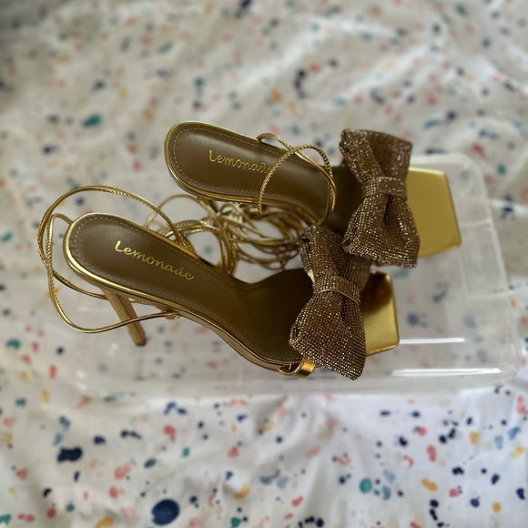 Cute bow tie gold pumps - Picture 4 of 4